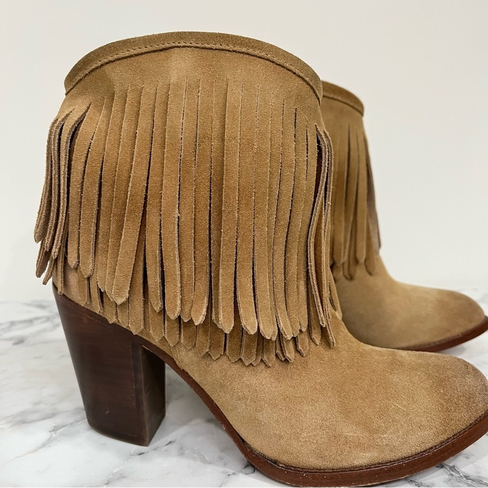 Frye Ilana Fringe Suede Tan Short Bootie Ankle Boots in Sand Western Size 8B - Picture 2 of 11